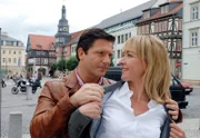 FAMILIE DR. KLEIST IV. STAFFEL FOLGE 50, Valerie Sprengler und Christian Kleist treffen sich auf dem Marktplatz.