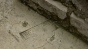 Ein alter Ziegelstempel dokumentiert den Hersteller der damaligen Zeit.