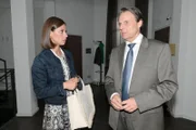 Gerner (Wolfgang Bahro) kann Matilda (Anna-Katharina Fecher) nicht davon überzeugen, dass er die Wahrheit sagt.