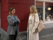 Ute (Isabell Hertel, l.) zieht einen Schlussstrich. Rechts Patrizia (Miriam Lahnstein)