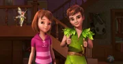 Peter Pan und Tinker Bell holen wie immer, Wendy und ihre Brüder in London ab.