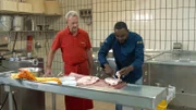 Sternekoch Nelson Müller deckt auf, wie viel Schweinefleisch wir essen: Es ist überall versteckt. Das hat Folgen für unsere Gesundheit und die Umwelt.