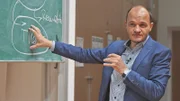 "Es sind (…) die Lohnerwerbstätigen, die sehr, sehr große Teile des Steueraufkommens in Deutschland tragen.“ Sebastian Eichfelder, Professor für Steuerlehre an der Universität Magdeburg, kennt die Steuerbelastung der verschiedenen Einkommensgruppen.