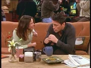 Katie versteht gar nicht, was Joey dagegen haben könnte, wenn er ab und zu einen Harten Schlag erhält ... Titel: Friends