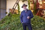 Hopfen, Hefe, Braugerste in Form von Malz und Wasser braucht man zum Bierbrauen. Harald Lesch zeigt, in welcher dieser Zutaten sich Gentechnik "versteckt".