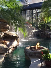 Das neue Feuerspiel und der Pool der Loefflers.