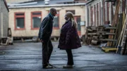 Nach seiner Überdosis lässt Elvira ihren Bruder Sixten nicht mehr aus den Augen.