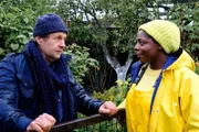 Zwischen Paartherapeutin Lamia und ihrem merkwürdigen Schrebergarten-Nachbarn Johnny funkt es.