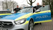 Auf Streife mit den Autobahnpolizisten Yannick Porepp und Sören Böckenhauer auf der A7. Ihr Revier ist 123 Kilometer lang und reicht von der Stadtgrenze Hamburgs bis zum Nord-Ostsee-Kanal.