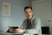 Heiko (Tim Bergmann) wird vorgeworfen, dass er ein Drogenproblem hat.