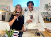 Gastgeberin Yvonne Willick und Bartender Nic Shanker in Küche.