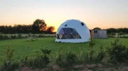 Simon und sein Team sind in den atemberaubenden Ebenen von Somerset, um mit Vicki und Bryan zu arbeiten. Sie haben einen Geodom aus dem Weltraum, aber keine Ahnung, wie sie ihn in eine einladende Unterkunft verwandeln können. Die Verwendung des sendungsbezogenen Materials ist nur mit dem Hinweis und Verlinkung auf TVNOW gestattet.