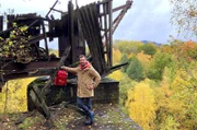 Daniel Aßmann wandert durch herbstlich leuchtende Wälder, auf der Suche nach kleinen und großen Abenteuern.