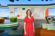 SÜDWESTRUNDFUNK Doc Fischer Mit "Doc Fischer" gibt es ein neues Gesundheitsmagazin im SWR Fernsehen. Die Ärztin und Journalistin Dr. Julia Fischer präsentiert jeden Montag neueste medizinische Erkenntnisse und Behandlungsmethoden und gibt Tipps, wie man fit und gesund bleiben kann. Moderatorin Julia Fischer. © SWR/Patricia Neligan, honorarfrei - Verwendung gemäß der AGB im engen inhaltlichen, redaktionellen Zusammenhang mit genannter SWR-Sendung und bei Nennung "Bild: SWR/Patricia Neligan" (S2+). SWR Presse/Bildkommunikation, Baden-Baden, Tel: 07221/929-26868, foto@swr.de