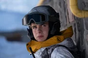 Alex Rider (Otto Farrant) lässt seine Verfolger in dem Glauben, dass er tot ist. In Wahrheit schmiedet er mit dem Geheimdienst einen Plan, die Eliteschule zu stürmen.