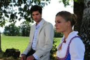 Konstantin (Moritz Tittel, l.); Theresa (Ines Lutz, r.)