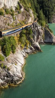 Der Zug Rocky Mountaineer in den Kanadischen Rocky Mountains