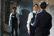 Reisen nach Miami, um eine Reihe von mutmaßlichen Ritualmorden aufzuklären: Rossi (Joe Mantegna, l.), Hotch (Thomas Gibson, M.) und Reid (Matthew Gray Gubler, r.) ...