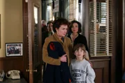 (L-R) Diane Venora (Marilyn Nesbit), Dixie Carter (Attorney Brockmorton), Jesse Schwartz (Jacob Nesbit)