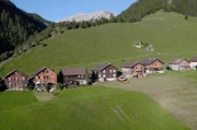 Walsersiedlung Steg: ein pittoreskes Dorf mit ursprünglicher Landwirtschaft.