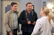 Ludwig bittet Vera um Unterkunft in ihrem Gästezimmer. Von links: Ludwig, Gregor und Vera.