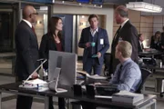Dennis Abbott, Teresa Lisbon, Patrick Jane, Det. Brian Portis und Jason Wylie