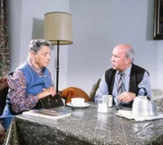 Herr Torgel (Toni Berger) und Frau Besold (Maria Singer).