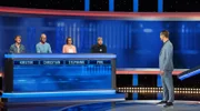 Moderator Alexander Bommes mit den Kandidat:innen: Kristin Dau, Christian Sigl, Stephanie Redeker und Phil Schulze.