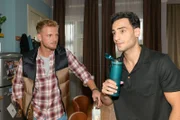 Paul und Nihat überlegen, wie sie ihre Kasse füllen könnten.