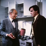 Von links: Schröter (Fritz Strassner, links) und Helmut Heinl (Elmar Wepper).