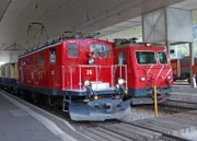 Lokwechsel in Disentis, die Matterhorn Gotthardbahn übernimmt den Zug.