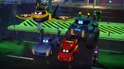 Die Batwheels haben wenig Verständnis dafür, dass jeder von ihnen individuelle Stärken und Schwächen hat. Um ein Gefühl dafür zu bekommen, wie sich die anderen fühlen, tauscht MOE ihre Motherboards aus.