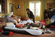"The Middle", "Das Kuscheltier." Es ist Thanksgiving. Wie immer, wollen die Hecks das Fest bei Frankies Eltern feiern. Dort ankommen, kommt es allerdings zu Reibereien zwischen Frankie und ihrer Schwester Janet, die schließlich sogar eskalieren. Sue hingegen ist glücklich. Sie darf beim Klatsch der Frauen mitmachen und sich erwachsen fühlen. Unterdessen wird Brick beschuldigt, den Teddy seiner Cousine Lucy zerstört zu haben. Im Bild (v.li.): Molly Shannon (Janet), Patricia Heaton (Frankie Heck).