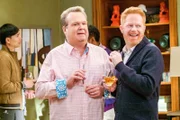 L-R: Cameron Tucker (Eric Stonestreet), Mitchell Pritchett (Jesse Tyler Ferguson).