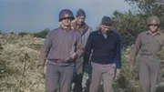 Alliierte Befehlshaber, darunter die Generäle Dwight D. Eisenhower und Mark Clark, beobachten das italienische Theater.