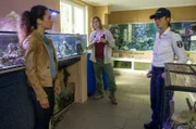 Mit Hilfe der Leiterin des Reptilienhauses Claudia Kessler ergründen Jasmin Sayed und Paula Sprenger Machenschaften rund um den illegalen, exotischen Tierhandel.