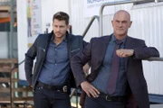 (l-r) Brent Antonello als Detective Jamie Whelan, Christopher Meloni als Detective Elliot Stabler