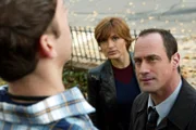 Detective Elliot Stabler (Christopher Meloni, r), Detective Olivia Benson (Mariska Hargitay, m)