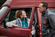 Mike fährt zu Eva, da ihr Camper hinter der österreichischen Grenze nicht mehr anspringt.