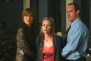 (L-R) Mariska Hargitay, Samantha Mathis (Hilary Barclay), Christopher Meloni