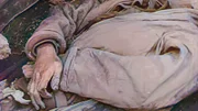 Ein alliierter Soldat liegt tot bei einem kostspieligen und erfolglosen Angriff auf Monte Cassino.