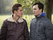 Jannik Peters (Timothy Boldt) will, dass Tim Frese (Robert Herrmanns) seinem Vater reinen Wein einschenkt. Die beiden lieben sich und da sie im selben Betrieb bei Tims Vater arbeiten, geben sie sich nur als gute Freunde. Jannik hat die Geheimnistuerei satt.