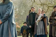 César Domboy (Fergus), Lauren Lyle (Marsali).
