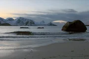 Die Küste Nordnorwegens während einer Polarnacht