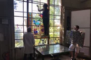 Die Glasmalerei-Werkstatt Maison Lorin ist eine der letzten aus dem 19. Jahrhundert, die heute noch in Betrieb sind. Sie wird von Elodie Vally geführt.