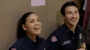 Station 19 Staffel 4 Folge 1 Geniessen eine Verschnaufpause: Barrett Doss als Victoria Hughes, Jay Hayden als Travis Montgomery