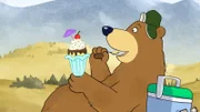 Dr. Brumm isst genüsslich einen Eisbecher.