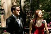 Bereiten sich auf die Ermittlungen des neuen Falls vor: Grace Van Pelt (Amanda Righetti, r.) und Wayne Rigsby (Owain Yeoman, l.) ...