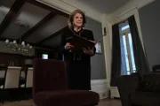 Linda Lavin as Gloria Blecher