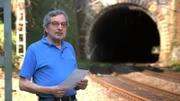 Eisenbahnexperte Rudolf Röder vor dem Gäubahntunnel durch den Kriegsberg in Stuttgart.